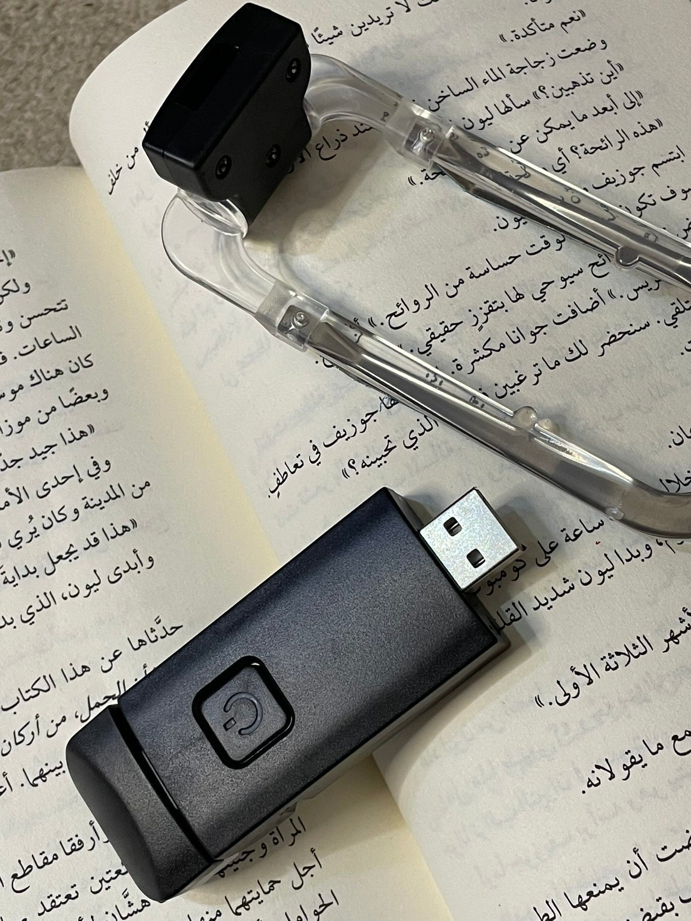 بوك لايت أسود "إضاءة للقراءة" متجر أنس للكتب